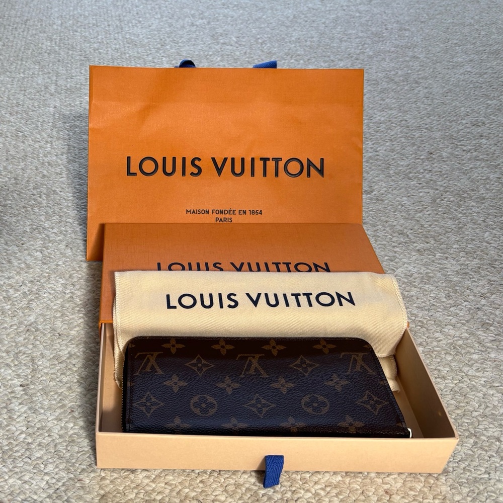 Louis Vuitton Long Monogram Wallet MI1107